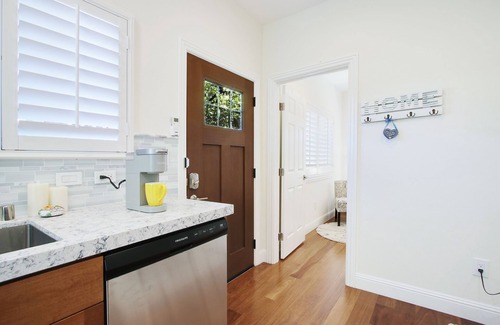 Cambrian Park Cottage | New & Private Guesthouse: Gated, AC+Washer+Dryer, easy Parking in Cambrian Park