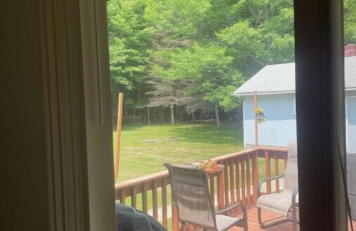 Gladstone House | NEW! Private home located on 6 acres! Enjoy the outdoors, 10 minutes from town