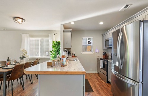 Chelan House | NEW! Private hot tub/Close to town/Cozy and pet friendly