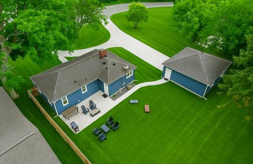 Drayton Plains House | New! Private Lakefront Retreat 3BR 2BA Game Room