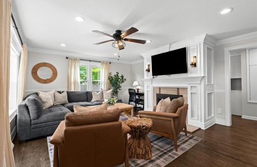 Drayton Plains House | New! Private Lakefront Retreat 3BR 2BA Game Room