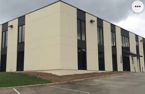 Glen Iris Apartment | New private suite room inside the apartments building loft by UAB/Downtown.