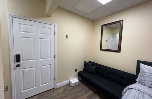 Glen Iris Apartment | New private suite room inside the apartments building loft by UAB/Downtown.