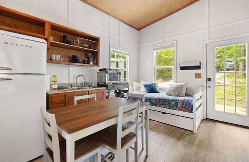 Stanton Cabin | NEW, Promo Pricing - Karmic Loft Woodland Escape