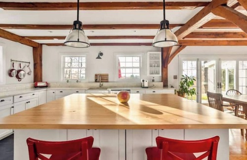 Hollowville House | NEW Quiet, private farmhouse, stunning mntn views!