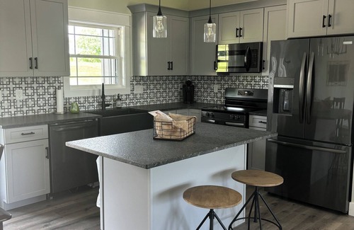 Harrodsburg House | New Quiet Retreat-Distilleries, Hot Tub Shaker Village, Herrington Laken