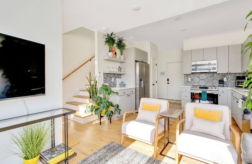 St. Elmo Improvement League House | New, quiet townhome in heart of St. Elmo w/sun patio