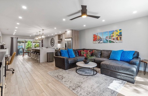Scottsdale Country Acres House | New Rare Lake Front Central Old Town Scottsdale Townhome