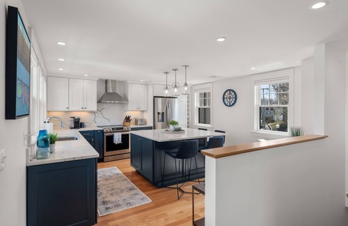 Rockport Apartment | NEW Rare Waterfront Luxury Penthouse Bearskin Neck