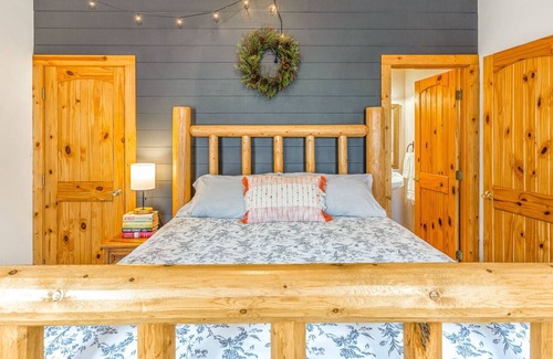 Packwood House | NEW: Red Cedar Cabin - Hundreds of 5 Star Reviews