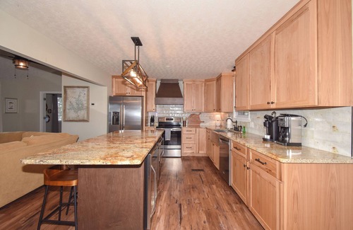 Jacksons' Gap House | New! Reel Getaway by Big Fish Real Estate Group at Lake Martin