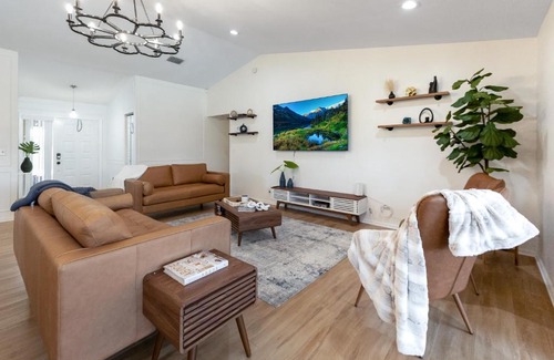 Royal Palm Beach Villa | New Regal Manor Paradise Dreamy Heated Pool Spa