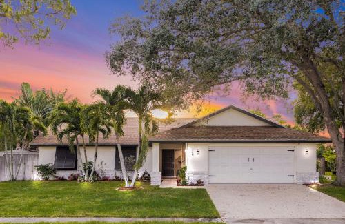 Royal Palm Beach Villa | New Regal Manor Paradise Dreamy Heated Pool Spa