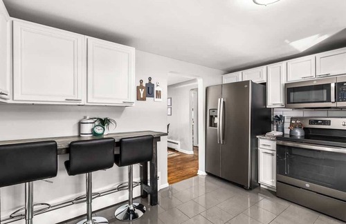 Shelby Township Apartment | NEW! Relaxing & Peaceful 2 BR FLAT | Top Location