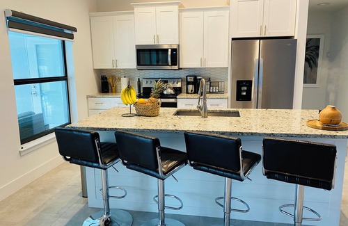 Mariner House | New: Relaxing Saltwater Pool & Spa, quiet neighborhood. May- Sept Discounts