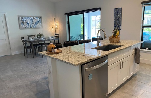 Mariner House | New: Relaxing Saltwater Pool & Spa, quiet neighborhood. May- Sept Discounts