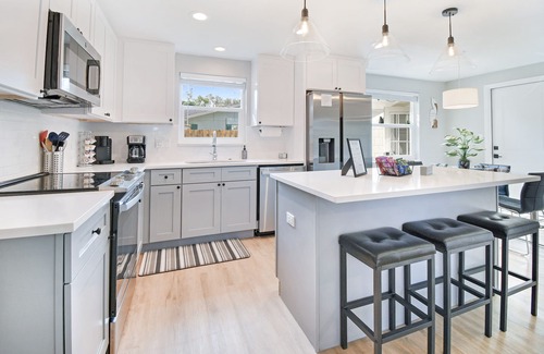 Seminole House | New Remodel 3/2 close to the beaches + large private fenced yard