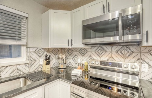 Welby House | New Remodel! +5 bedroom+Game Room+Sauna+Theater