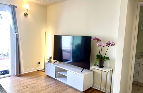 Cerritos House | New Remodel Master room private entry,bathroom and Patio area.Near Disney park.