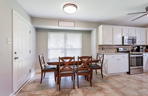 South Baton Rouge House | New Remodel Modern Decor 2 Minutes to Restaurants Mall of LA Target I-10 TopGolf