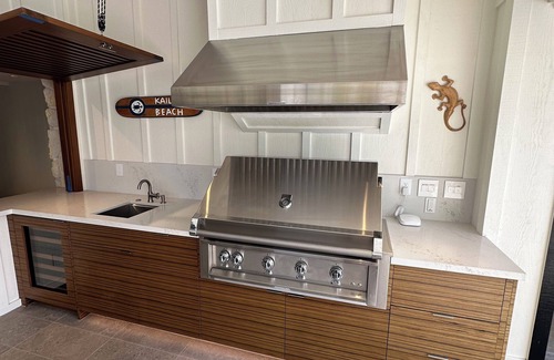 Kailua House | NEW REMODEL, STEPS TO SAND, AC, HEATED POOL, INQUIRE TO OWNER FOR DESIRED DATES