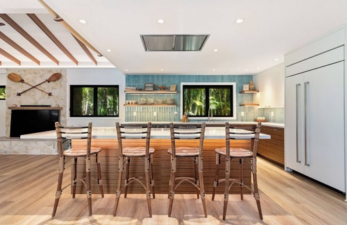 Kailua House | NEW REMODEL, STEPS TO SAND, AC, HEATED POOL, INQUIRE TO OWNER FOR DESIRED DATES