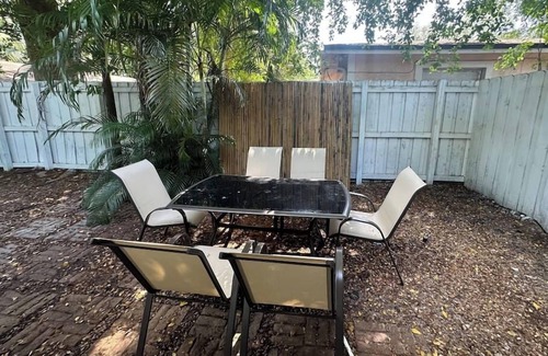 River Oaks House | New remodeled 2BR near FLL airport (U-1)