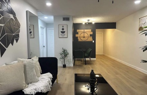 River Oaks House | New remodeled 2BR near FLL airport (U-1)