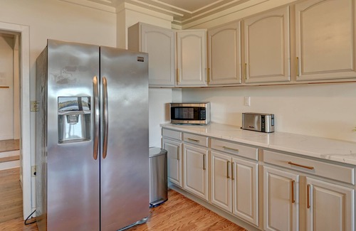 Coxsackie House | New! Remodeled Hudson Valley home with stunning river views