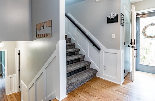 North Raleigh House | NEW! Remodeled, LARGE Raleigh home. Pets Welcome!