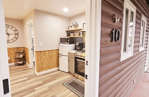 Glenwood Springs Cabin | NEW! Remodeled Cozy Rustic-Luxury w/Kitchen #10