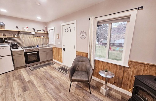 Glenwood Springs Cabin | NEW! Remodeled Cozy Rustic-Luxury w/Kitchen #10
