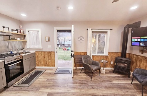 Glenwood Springs Cabin | NEW! Remodeled Cozy Rustic-Luxury w/Kitchen #10