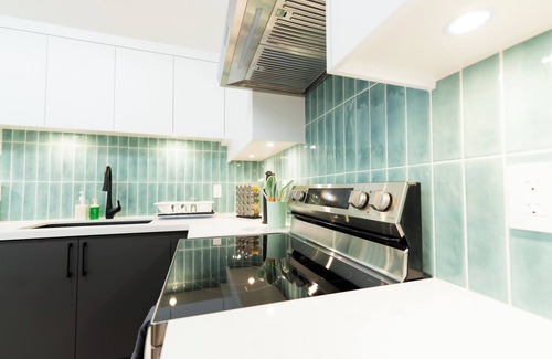 Fraserview House | New Reno 3B Home in Prime Location w/Free Parking & Close to Bus Stop