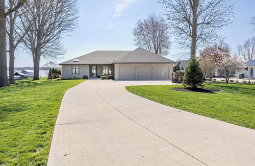 Russells Point House | NEW RENO-Aug. 21-24 still available! 4 bd 3 ba 3200 Sq Ft Exec. Home w/3docks