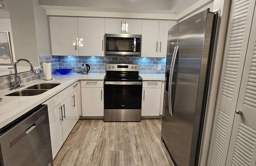 Downtown Hollywood Condo | New Reno Hollywood,FL-3M Rental-2BDR 2 BTH