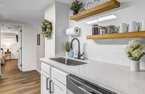 Berea House | New! Renovated 1BR w/King: Modern Comfort