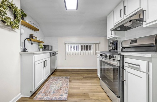 Berea House | New! Renovated 1BR w/King: Modern Comfort