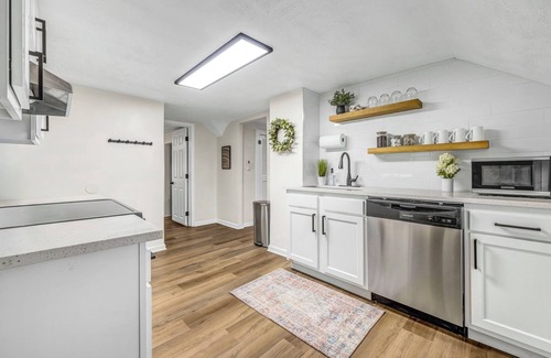 Berea House | New! Renovated 1BR w/King: Modern Comfort