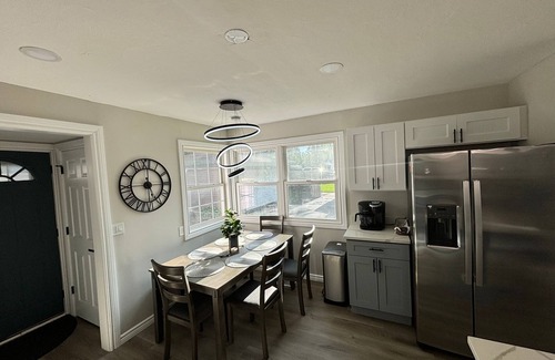 Rolling Meadows House | NEW Renovated Art Gala in Rolling Meadows