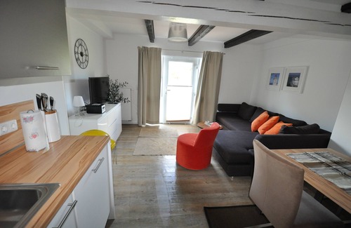 Luetow House | new! renovated cottage, modern furnishings and a seaside resort on the waterfront
