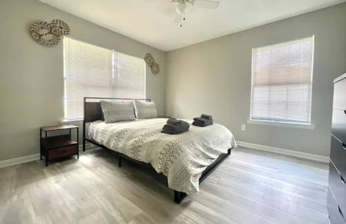 Hinesville House | NEW Renovated Family Home! Central Location