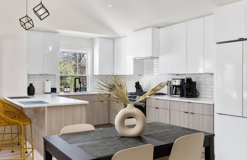 Wilmore House | New Renovated Historic Home: Distinctive Design w/Gourmet Kitchen