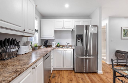 Winnipeg House | New Renovated Home With Jacuzzi