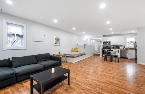Winnipeg House | New Renovated Home With Jacuzzi