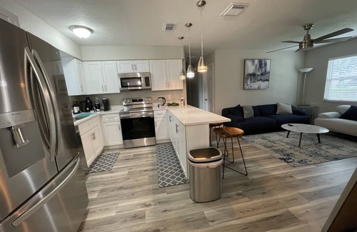Eatonville House | New Renovated House Near Everything