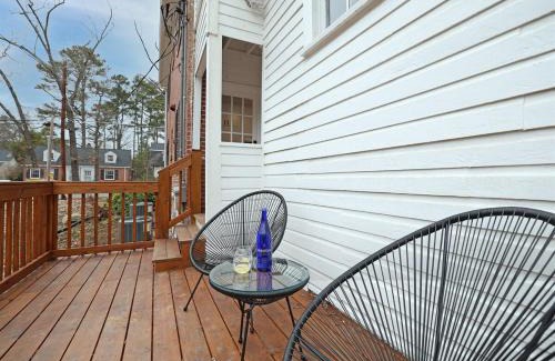 Durham Apartment | New & Renovated MCM Duplex 3 mi to DT Durham