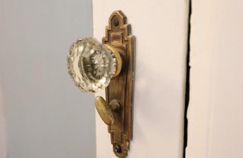 Durham Apartment | New & Renovated MCM Duplex 3 mi to DT Durham