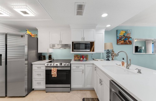 Upper Grand Lagoon Condo | New Renovation, Gulf Front, Commodore 25+