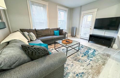 Aspinwall Hill Apartment | New Renovation, Ca, 1st Flr, 3b2ba, In-unit Lau
